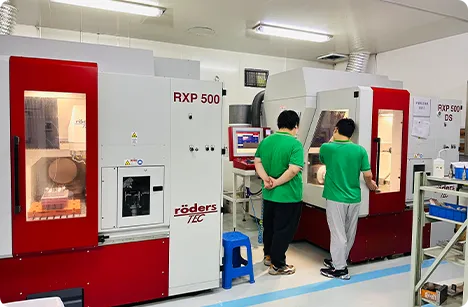 Röders RXP 500 high-speed machining centers for precision optical mold processing