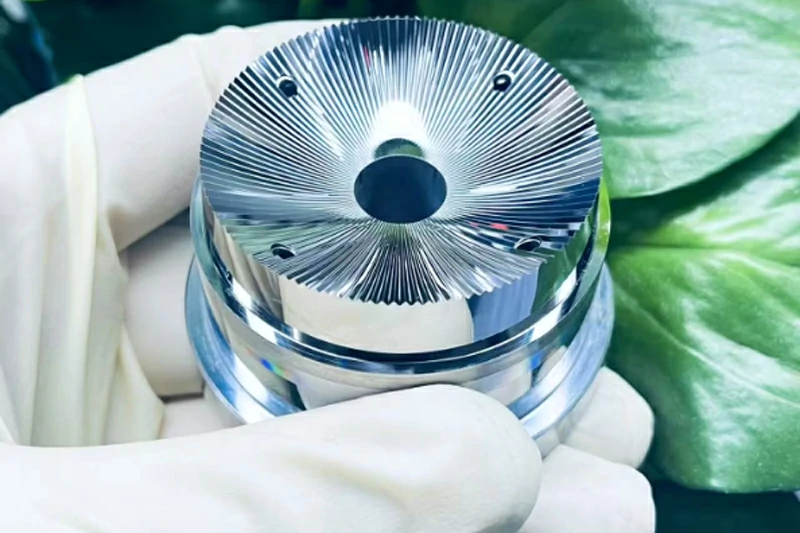 Precision optical lenses and prisms manufacturing at YISHUN