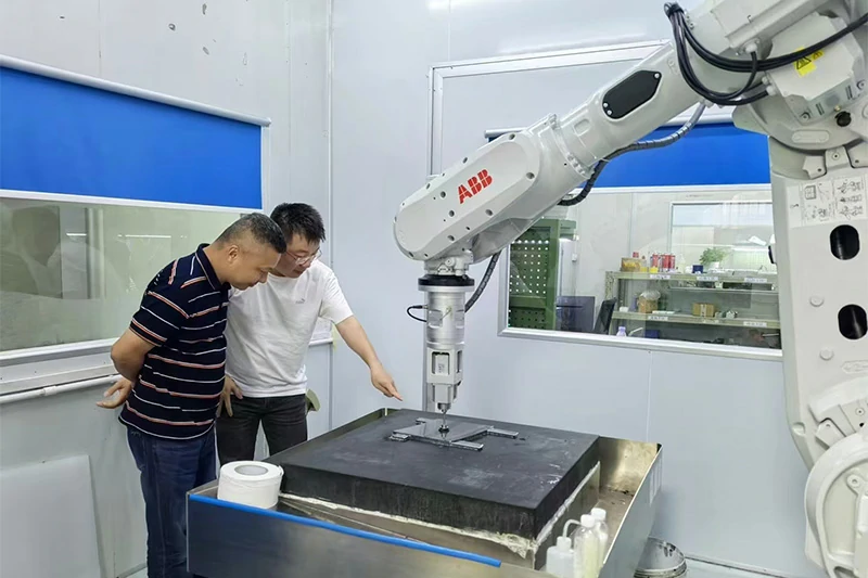 Five-axis mirror machining center processing titanium alloy smartphone housing mold at Yishun Optical