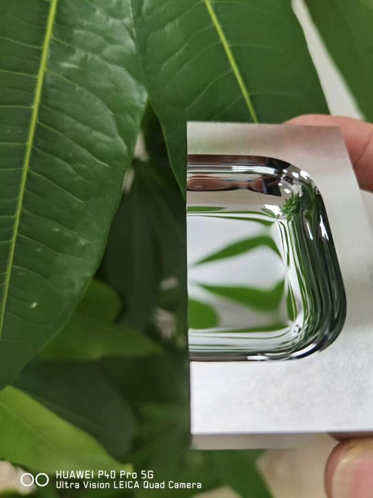 Mirror-polished Bluetooth earbud charging case mold insert