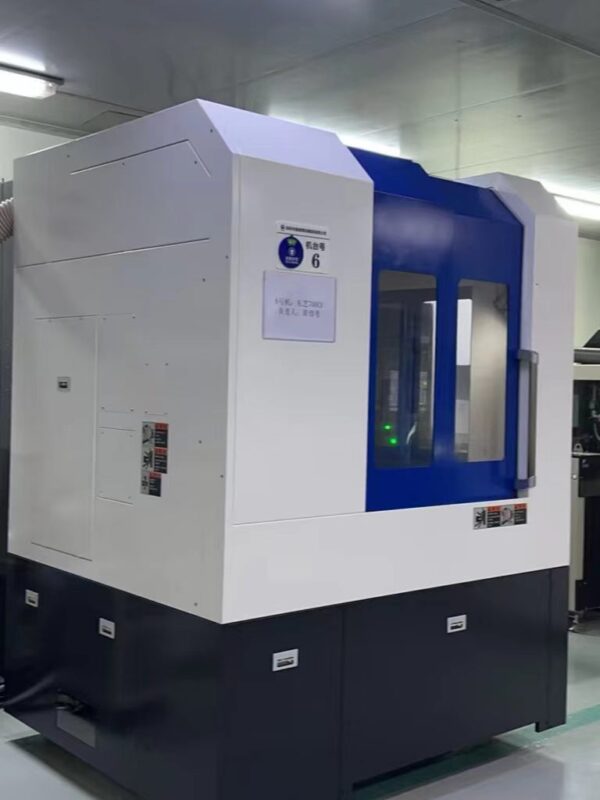 Toshiba five-axis machining center in temperature-controlled clean workshop