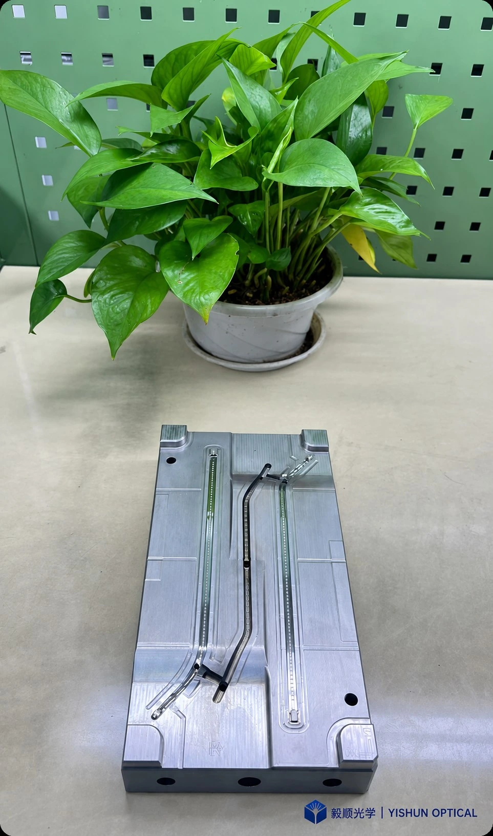 Automotive light guide mold insert by Yishun Optical