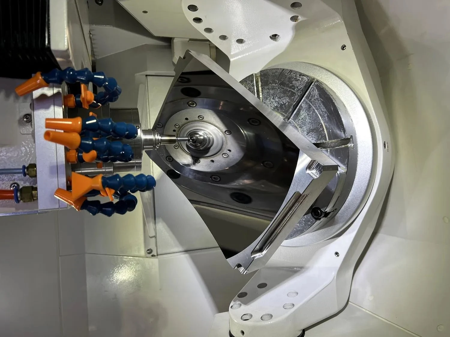 Röders precision machining for microstructure mold inserts