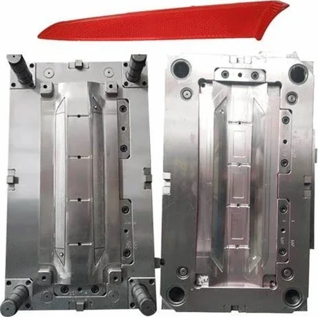 Automotive tail lamp mold core