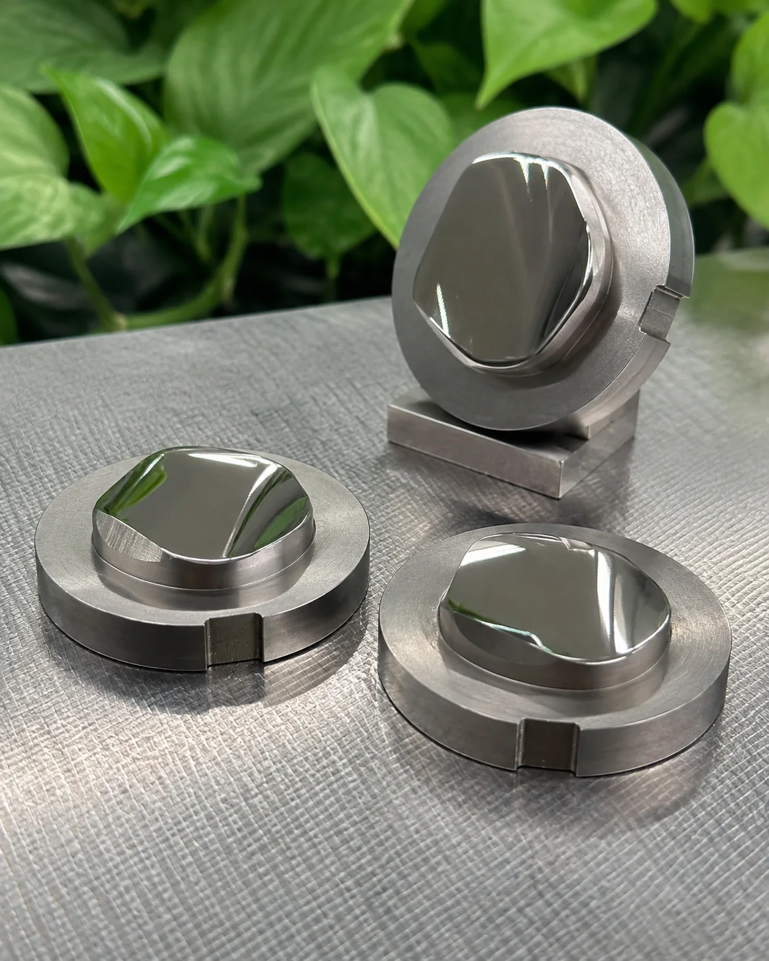 Freeform mirror optical insert group